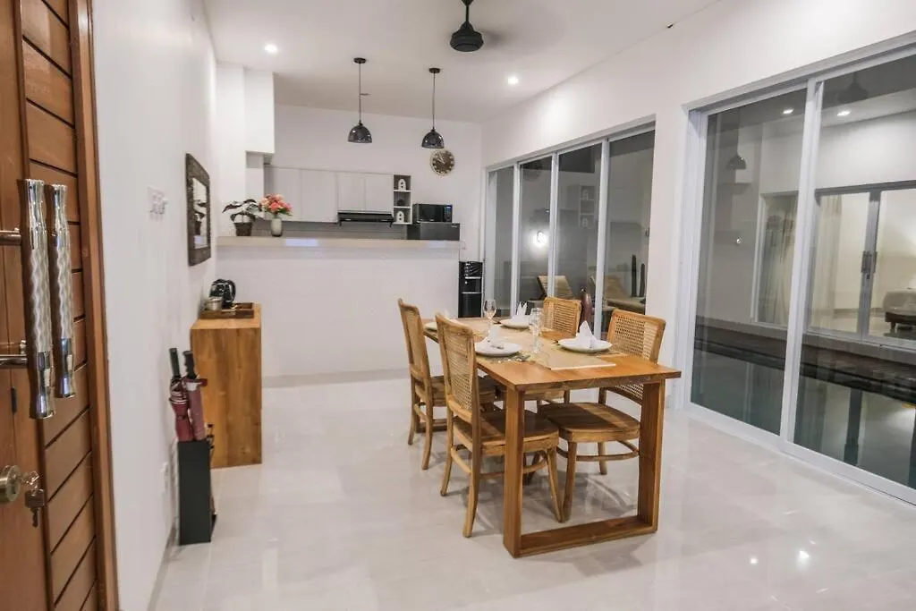 Villa Akmali Seminyak Drupadi 2 Bedrooms W/Pool 5Mins To Beach 0*, Seminyak (Bali)