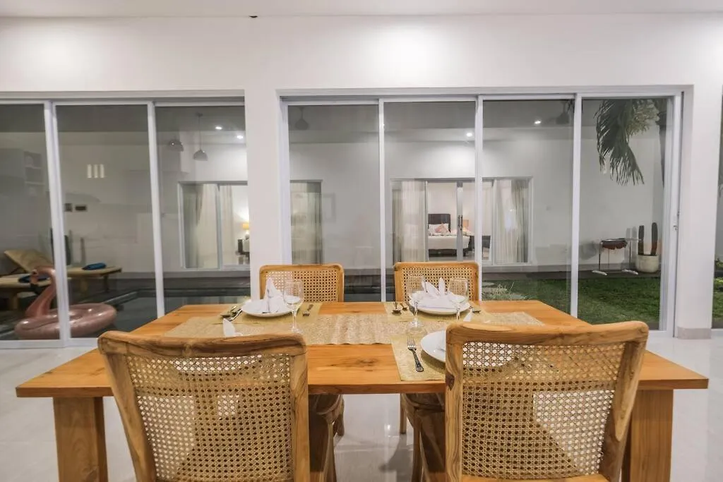Villa Akmali Seminyak Drupadi 2 Bedrooms W/Pool 5Mins To Beach