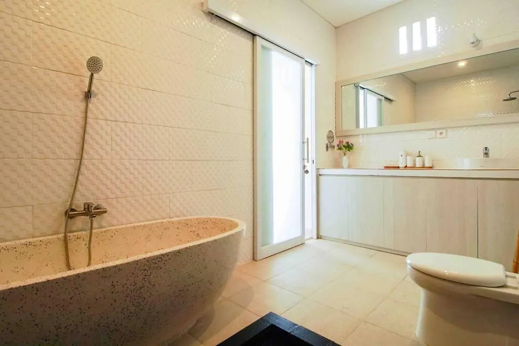 Villa Akmali Seminyak Drupadi 2 Bedrooms W/Pool 5Mins To Beach  Seminyak (Bali)