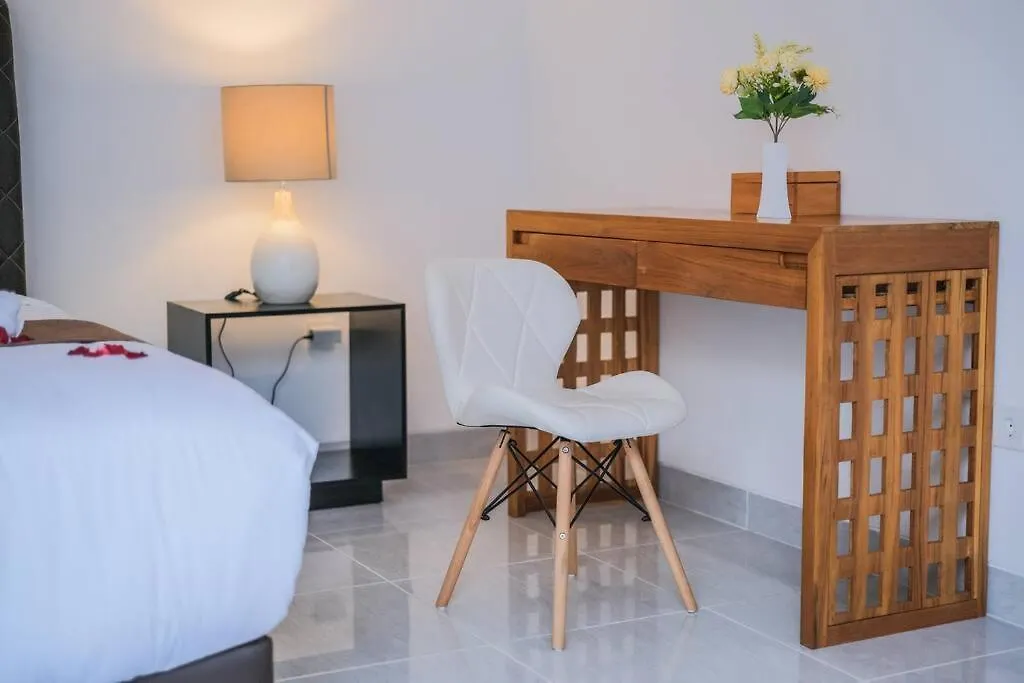 Villa Akmali Seminyak Drupadi 2 Bedrooms W/Pool 5Mins To Beach